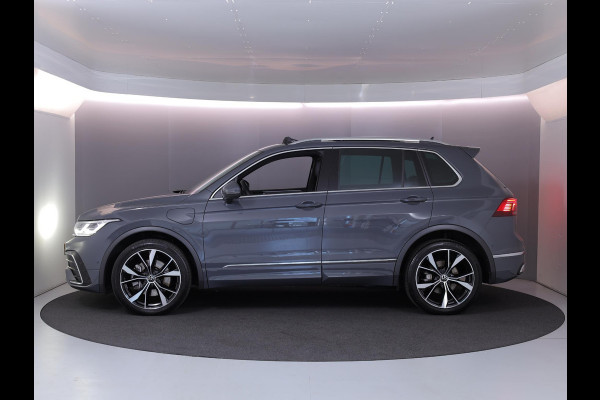 Volkswagen Tiguan 1.4 TSI eHybrid R-Line Business 245pk | 19'LM-velgen| Pano-dak| Camera| trekhaak afneembaar
