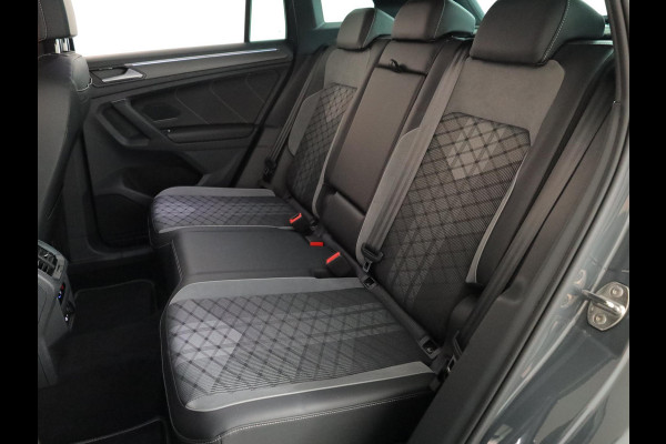 Volkswagen Tiguan 1.4 TSI eHybrid R-Line Business 245pk | 19'LM-velgen| Pano-dak| Camera| trekhaak afneembaar