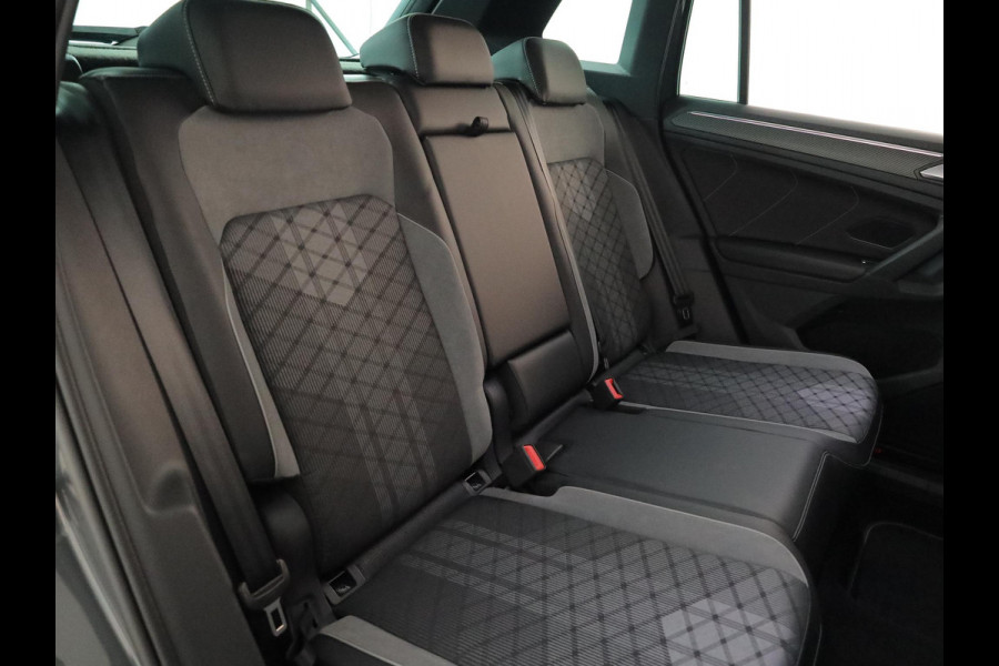 Volkswagen Tiguan 1.4 TSI eHybrid R-Line Business 245pk | 19'LM-velgen| Pano-dak| Camera| trekhaak afneembaar
