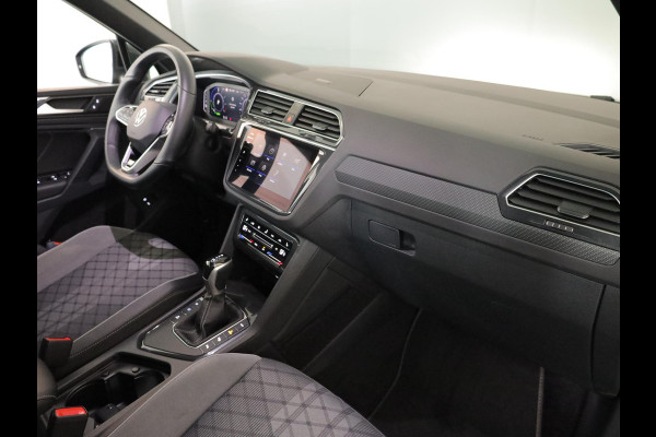 Volkswagen Tiguan 1.4 TSI eHybrid R-Line Business 245pk | 19'LM-velgen| Pano-dak| Camera| trekhaak afneembaar