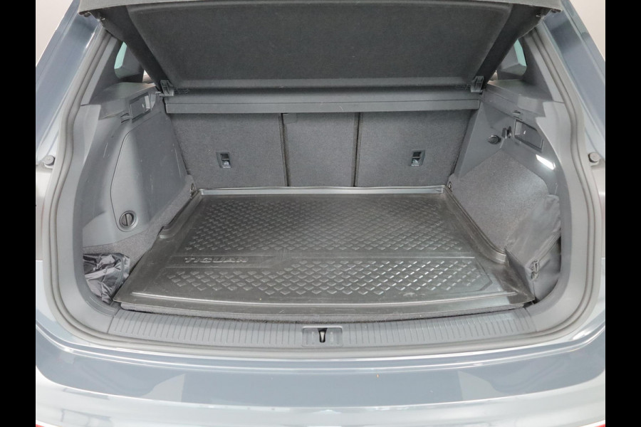 Volkswagen Tiguan 1.4 TSI eHybrid R-Line Business 245pk | 19'LM-velgen| Pano-dak| Camera| trekhaak afneembaar