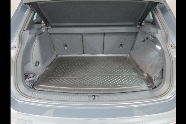 Volkswagen Tiguan 1.4 TSI eHybrid R-Line Business 245pk | 19'LM-velgen| Pano-dak| Camera| trekhaak afneembaar