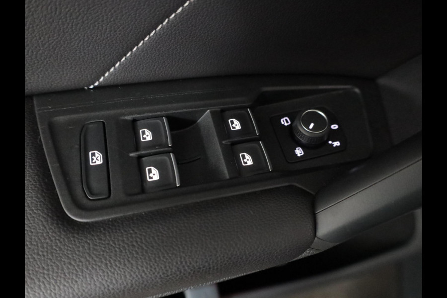Volkswagen Tiguan 1.4 TSI eHybrid R-Line Business 245pk | 19'LM-velgen| Pano-dak| Camera| trekhaak afneembaar