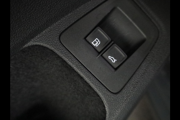 Volkswagen Tiguan 1.4 TSI eHybrid R-Line Business 245pk | 19'LM-velgen| Pano-dak| Camera| trekhaak afneembaar