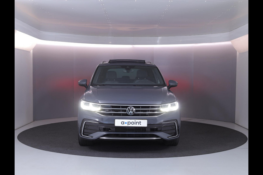 Volkswagen Tiguan 1.4 TSI eHybrid R-Line Business 245pk | 19'LM-velgen| Pano-dak| Camera| trekhaak afneembaar
