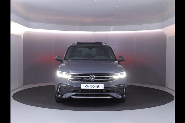 Volkswagen Tiguan 1.4 TSI eHybrid R-Line Business 245pk | 19'LM-velgen| Pano-dak| Camera| trekhaak afneembaar