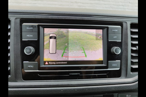Volkswagen Crafter 35 2.0 TDI L3H3 Highline Airco Trekhaak Comfort Plus bestuurdersstoel Cruise Control Camera Pdc Bluetooth Voorruitverwarming Inbouwkasten Omvormer Signaleringsverlichting Betonplex Vloer Wandbetimmering Licht- en regensensor 3.000KG Trekgewicht 1e Eigenaar Origineel Nederlandse Bus