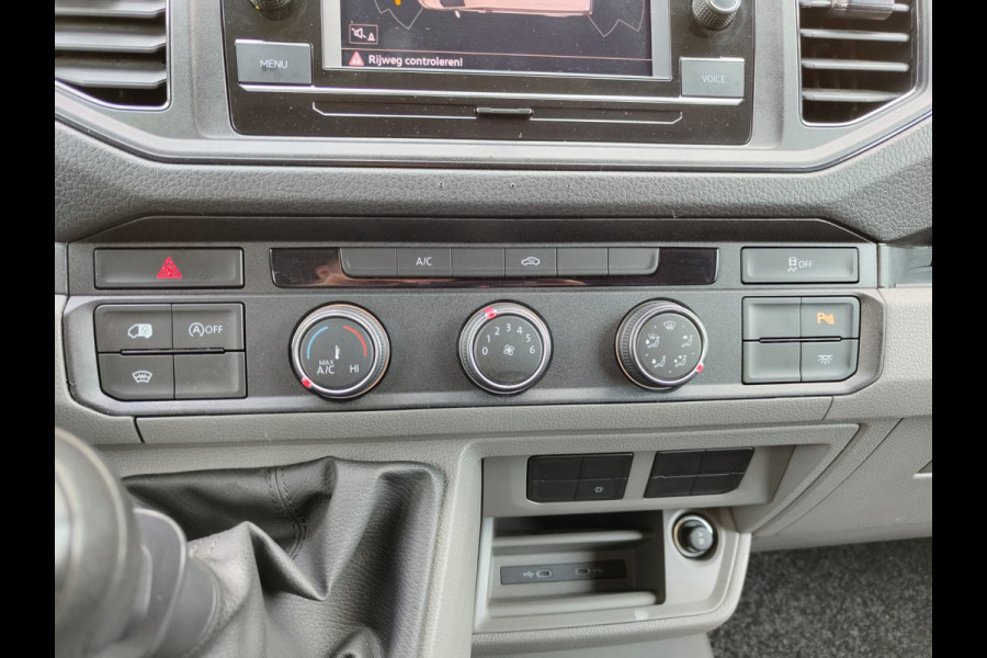 Volkswagen Crafter 35 2.0 TDI L3H3 Highline Airco Trekhaak Comfort Plus bestuurdersstoel Cruise Control Camera Pdc Bluetooth Voorruitverwarming Inbouwkasten Omvormer Signaleringsverlichting Betonplex Vloer Wandbetimmering Licht- en regensensor 3.000KG Trekgewicht 1e Eigenaar Origineel Nederlandse Bus