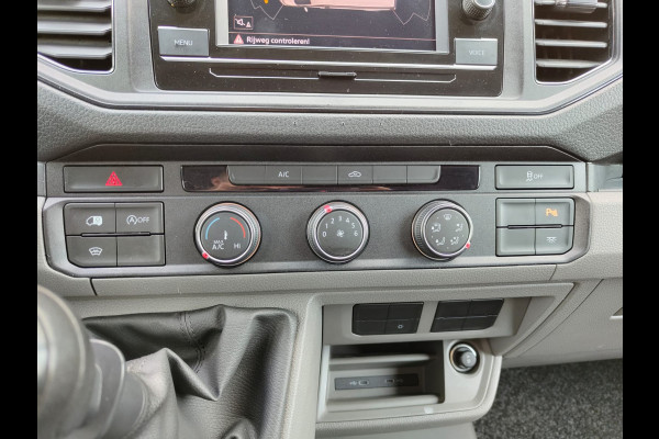 Volkswagen Crafter 35 2.0 TDI L3H3 Highline Airco Trekhaak Comfort Plus bestuurdersstoel Cruise Control Camera Pdc Bluetooth Voorruitverwarming Inbouwkasten Omvormer Signaleringsverlichting Betonplex Vloer Wandbetimmering Licht- en regensensor 3.000KG Trekgewicht 1e Eigenaar Origineel Nederlandse Bus
