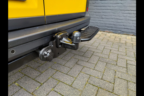 Volkswagen Crafter 35 2.0 TDI L3H3 Highline Airco Trekhaak Comfort Plus bestuurdersstoel Cruise Control Camera Pdc Bluetooth Voorruitverwarming Inbouwkasten Omvormer Signaleringsverlichting Betonplex Vloer Wandbetimmering Licht- en regensensor 3.000KG Trekgewicht 1e Eigenaar Origineel Nederlandse Bus