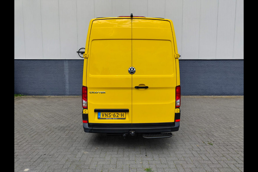 Volkswagen Crafter 35 2.0 TDI L3H3 Highline Airco Trekhaak Comfort Plus bestuurdersstoel Cruise Control Camera Pdc Bluetooth Voorruitverwarming Inbouwkasten Omvormer Signaleringsverlichting Betonplex Vloer Wandbetimmering Licht- en regensensor 3.000KG Trekgewicht 1e Eigenaar Origineel Nederlandse Bus