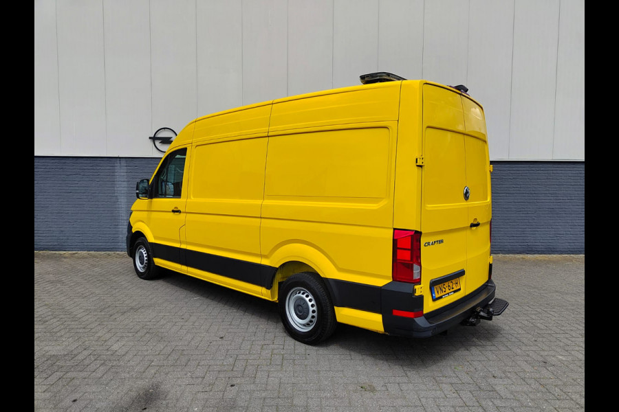 Volkswagen Crafter 35 2.0 TDI L3H3 Highline Airco Trekhaak Comfort Plus bestuurdersstoel Cruise Control Camera Pdc Bluetooth Voorruitverwarming Inbouwkasten Omvormer Signaleringsverlichting Betonplex Vloer Wandbetimmering Licht- en regensensor 3.000KG Trekgewicht 1e Eigenaar Origineel Nederlandse Bus