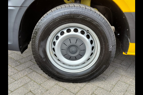 Volkswagen Crafter 35 2.0 TDI L3H3 Highline Airco Trekhaak Comfort Plus bestuurdersstoel Cruise Control Camera Pdc Bluetooth Voorruitverwarming Inbouwkasten Omvormer Signaleringsverlichting Betonplex Vloer Wandbetimmering Licht- en regensensor 3.000KG Trekgewicht 1e Eigenaar Origineel Nederlandse Bus