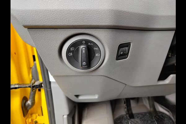 Volkswagen Crafter 35 2.0 TDI L3H3 Highline Airco Trekhaak Comfort Plus bestuurdersstoel Cruise Control Camera Pdc Bluetooth Voorruitverwarming Inbouwkasten Omvormer Signaleringsverlichting Betonplex Vloer Wandbetimmering Licht- en regensensor 3.000KG Trekgewicht 1e Eigenaar Origineel Nederlandse Bus