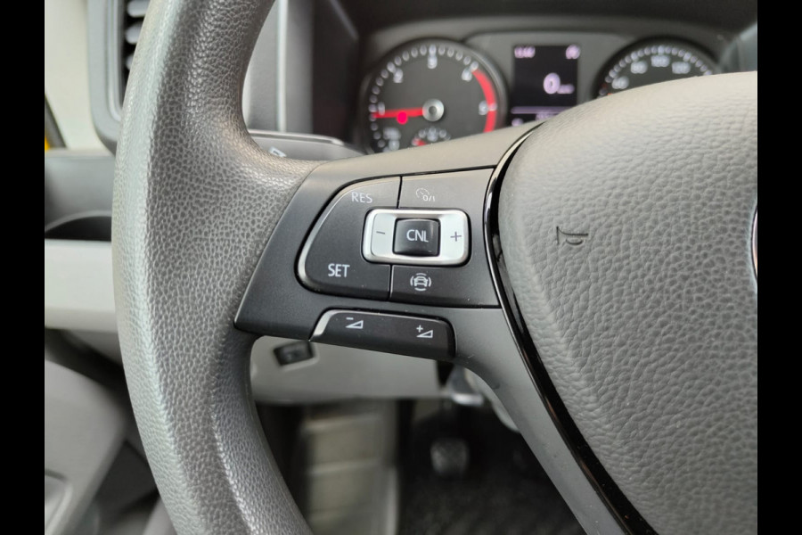 Volkswagen Crafter 35 2.0 TDI L3H3 Highline Airco Trekhaak Comfort Plus bestuurdersstoel Cruise Control Camera Pdc Bluetooth Voorruitverwarming Inbouwkasten Omvormer Signaleringsverlichting Betonplex Vloer Wandbetimmering Licht- en regensensor 3.000KG Trekgewicht 1e Eigenaar Origineel Nederlandse Bus