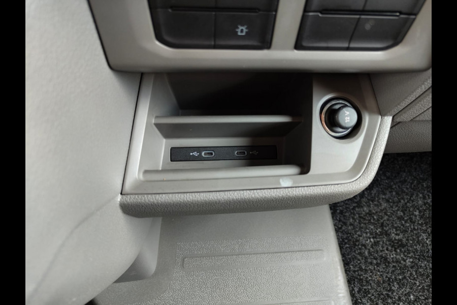 Volkswagen Crafter 35 2.0 TDI L3H3 Highline Airco Trekhaak Comfort Plus bestuurdersstoel Cruise Control Camera Pdc Bluetooth Voorruitverwarming Inbouwkasten Omvormer Signaleringsverlichting Betonplex Vloer Wandbetimmering Licht- en regensensor 3.000KG Trekgewicht 1e Eigenaar Origineel Nederlandse Bus