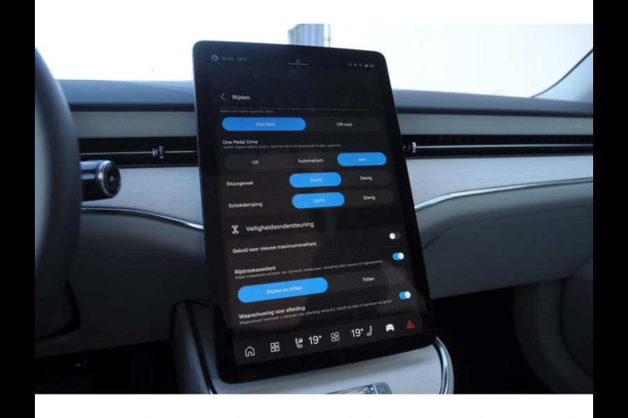 Volvo ES90 333PK Single Motor Extended Range Ultra 92 kWh Luchtvering / Bowers & Wilkins / 22" / Pilot Assist Pack / Visual Park assist / Geventileerde voor- en achterstoelen / Panoramadak / Massagefunctie voorstoelen / Soft Close / HD Pixel LED koplampen
