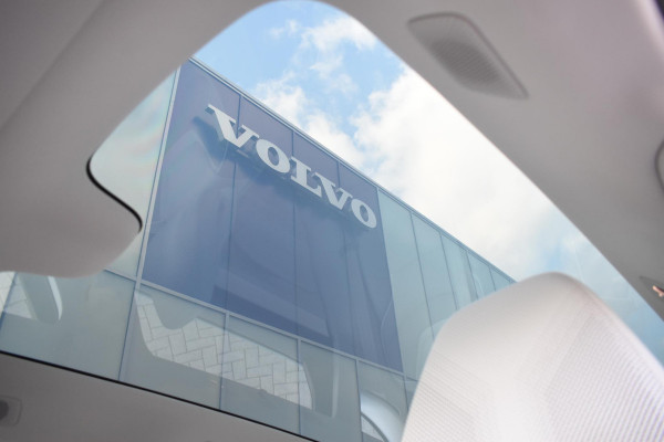 Volvo ES90 333PK Single Motor Extended Range Ultra 92 kWh Luchtvering / Bowers & Wilkins / 22" / Pilot Assist Pack / Visual Park assist / Geventileerde voor- en achterstoelen / Panoramadak / Massagefunctie voorstoelen / Soft Close / HD Pixel LED koplampen