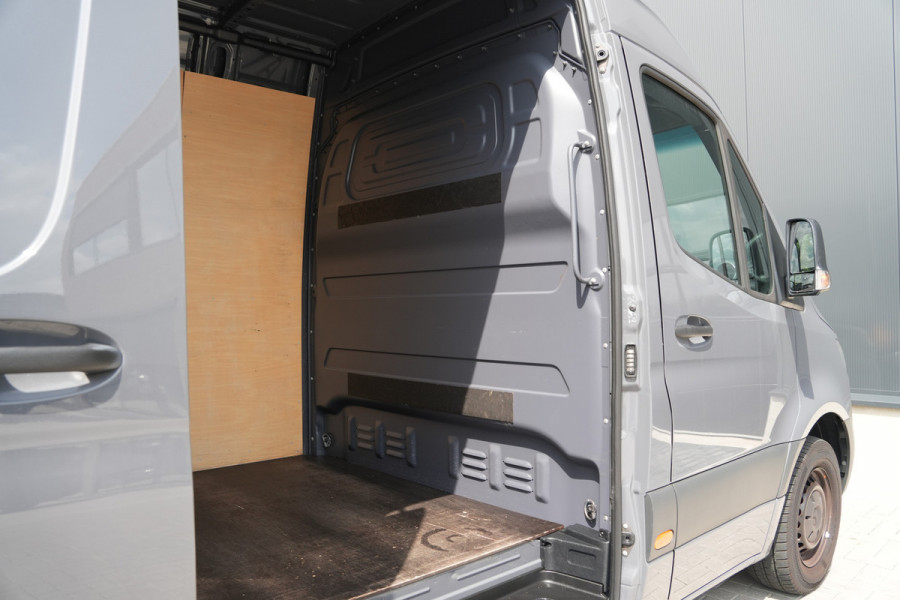 Mercedes-Benz Sprinter 317CDI L2H2 Pro - Navi - Camera - Cruise - Betimmering - Trekhaak - Blind Spot - Rijklaar