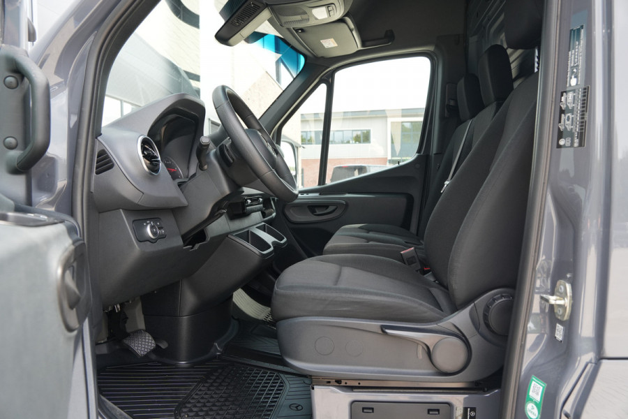 Mercedes-Benz Sprinter 317CDI L2H2 Pro - Navi - Camera - Cruise - Betimmering - Trekhaak - Blind Spot - Rijklaar