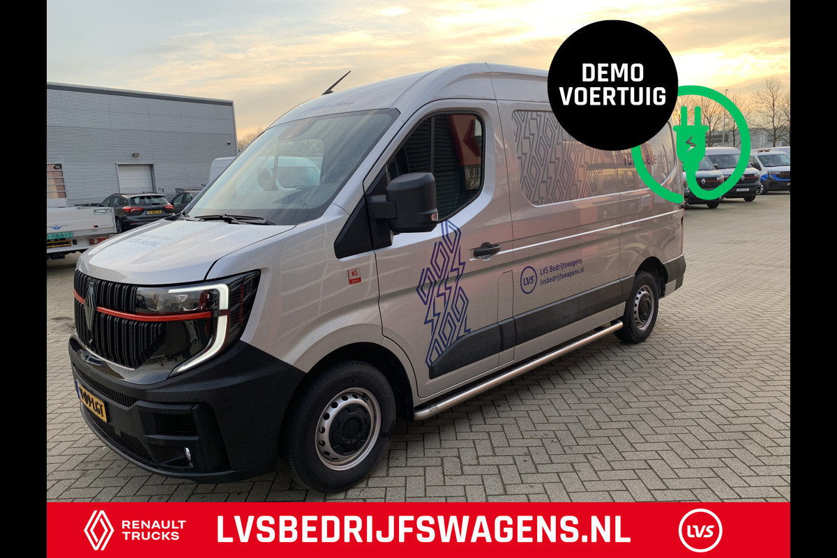 Renault Master E-Tech 87 kWh, 130 kW snelladen, L2H2 Demonstratieauto, Laadruimte betimmering, Side-bars, Camera, Trekhaak, Apple carplay