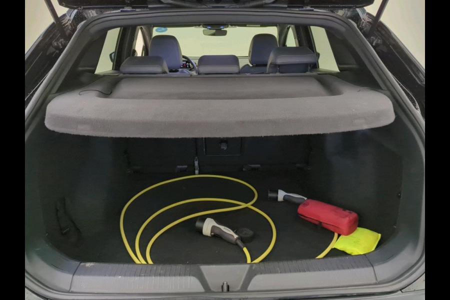 Volkswagen ID.4 First 77 kWh 204 PK | SOH 92,21% |  Navigatie | Parkeercamera | 20" LM velgen