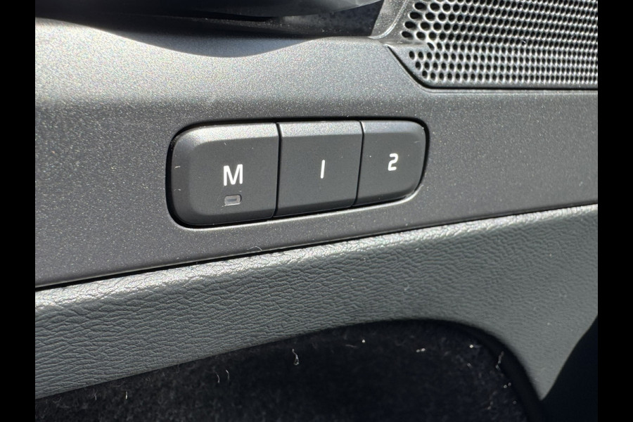 Volvo XC40 2.0 T4 AWD Inscription R-Design Pano Camer carplay Trekhaak Navi