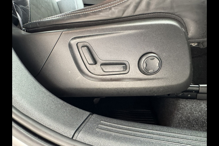 Volvo XC40 2.0 T4 AWD Inscription R-Design Pano Camer carplay Trekhaak Navi