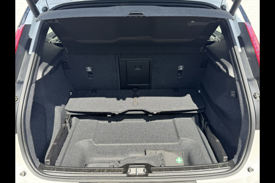 Volvo XC40 2.0 T4 AWD Inscription R-Design Pano Camer carplay Trekhaak Navi