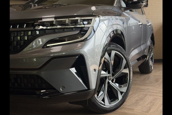 Renault Austral 1.2 Full hybrid 200pk iconic esprit Alpine | Groot Navi | 20" | 360 | ACC | HUD | Dodehoek | Stoel, stuur & Voorruit verwarming | 100% Dealer Onderhouden! Verlengde Garantie tot 04-2028