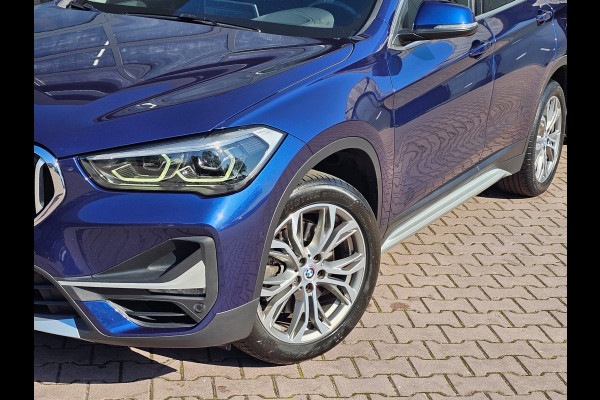 BMW X1 sDrive20i VDL Nedcar Edition | LED | Trekhaak | Leder | Stoelverwarming | Camera | Elek. achterklep |