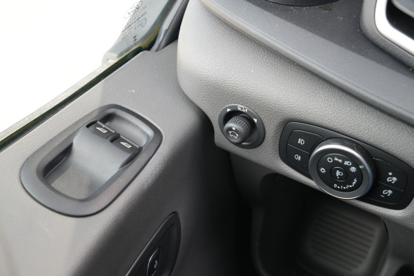 Ford Transit 350 2.0 TDCI L3H2 Trend 130pk DC 7 zits - Navi - Stoelverwarming - Raptor - Cruise - Trekhaak - PDC - Rijklaar