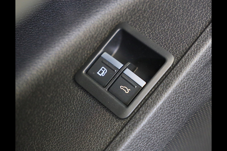 Audi Q3 45 TFSI e RSQ3 Look / AUT / Cc / Lane Assist / Camera / Dig Cockpit / Open Panoramadak / Pdc / Matrix / 21 Inch