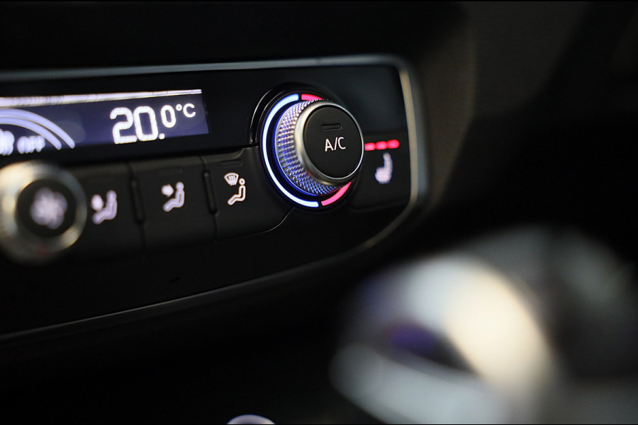 Audi Q3 45 TFSI e RSQ3 Look / AUT / Cc / Lane Assist / Camera / Dig Cockpit / Open Panoramadak / Pdc / Matrix / 21 Inch