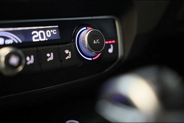 Audi Q3 45 TFSI e RSQ3 Look / AUT / Cc / Lane Assist / Camera / Dig Cockpit / Open Panoramadak / Pdc / Matrix / 21 Inch