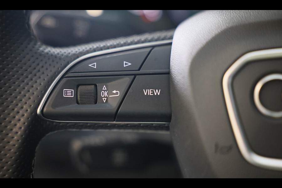 Audi Q3 45 TFSI e RSQ3 Look / AUT / Cc / Lane Assist / Camera / Dig Cockpit / Open Panoramadak / Pdc / Matrix / 21 Inch