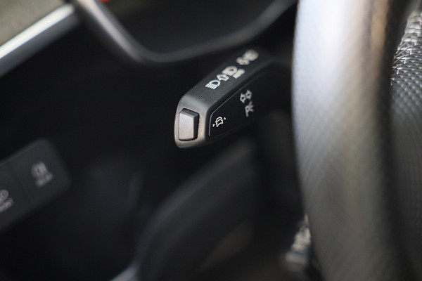 Audi Q3 45 TFSI e RSQ3 Look / AUT / Cc / Lane Assist / Camera / Dig Cockpit / Open Panoramadak / Pdc / Matrix / 21 Inch
