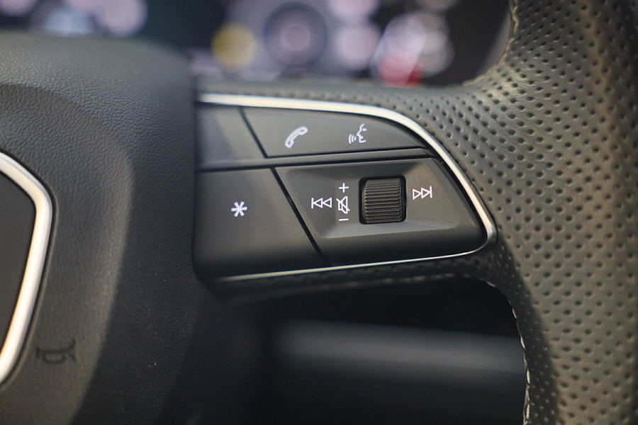 Audi Q3 45 TFSI e RSQ3 Look / AUT / Cc / Lane Assist / Camera / Dig Cockpit / Open Panoramadak / Pdc / Matrix / 21 Inch