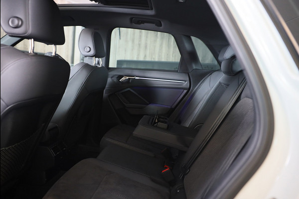 Audi Q3 45 TFSI e RSQ3 Look / AUT / Cc / Lane Assist / Camera / Dig Cockpit / Open Panoramadak / Pdc / Matrix / 21 Inch