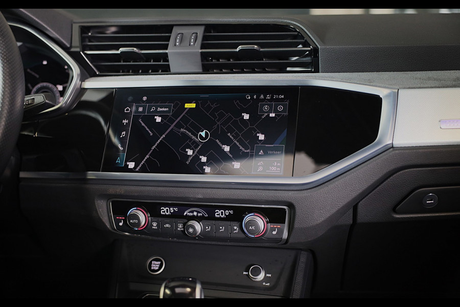 Audi Q3 45 TFSI e RSQ3 Look / AUT / Cc / Lane Assist / Camera / Dig Cockpit / Open Panoramadak / Pdc / Matrix / 21 Inch