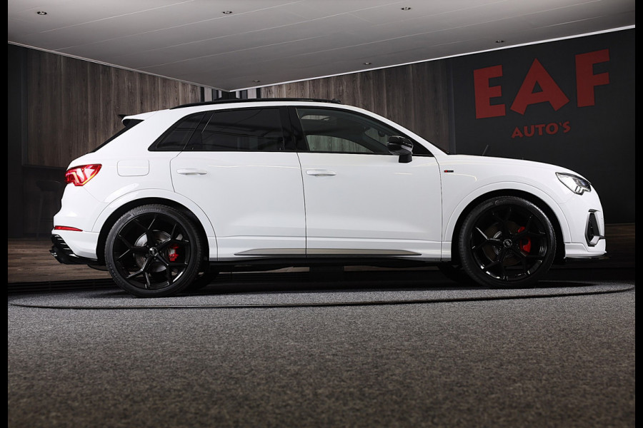 Audi Q3 45 TFSI e RSQ3 Look / AUT / Cc / Lane Assist / Camera / Dig Cockpit / Open Panoramadak / Pdc / Matrix / 21 Inch
