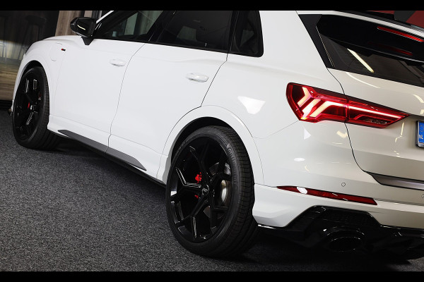 Audi Q3 45 TFSI e RSQ3 Look / AUT / Cc / Lane Assist / Camera / Dig Cockpit / Open Panoramadak / Pdc / Matrix / 21 Inch