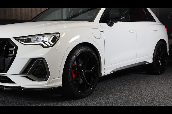 Audi Q3 45 TFSI e RSQ3 Look / AUT / Cc / Lane Assist / Camera / Dig Cockpit / Open Panoramadak / Pdc / Matrix / 21 Inch