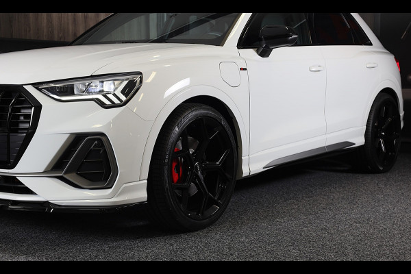 Audi Q3 45 TFSI e RSQ3 Look / AUT / Cc / Lane Assist / Camera / Dig Cockpit / Open Panoramadak / Pdc / Matrix / 21 Inch