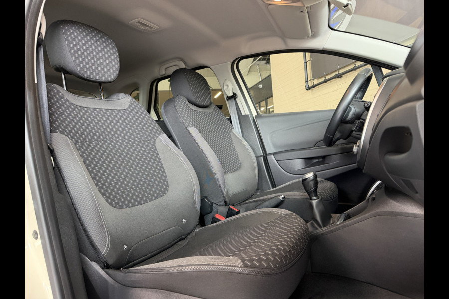 Renault Captur 0.9 TCe Intens Navi | 17" | Stoelverwarming | Camera | Bluetooth | 100% elk jaar Dealer onderhouden!
