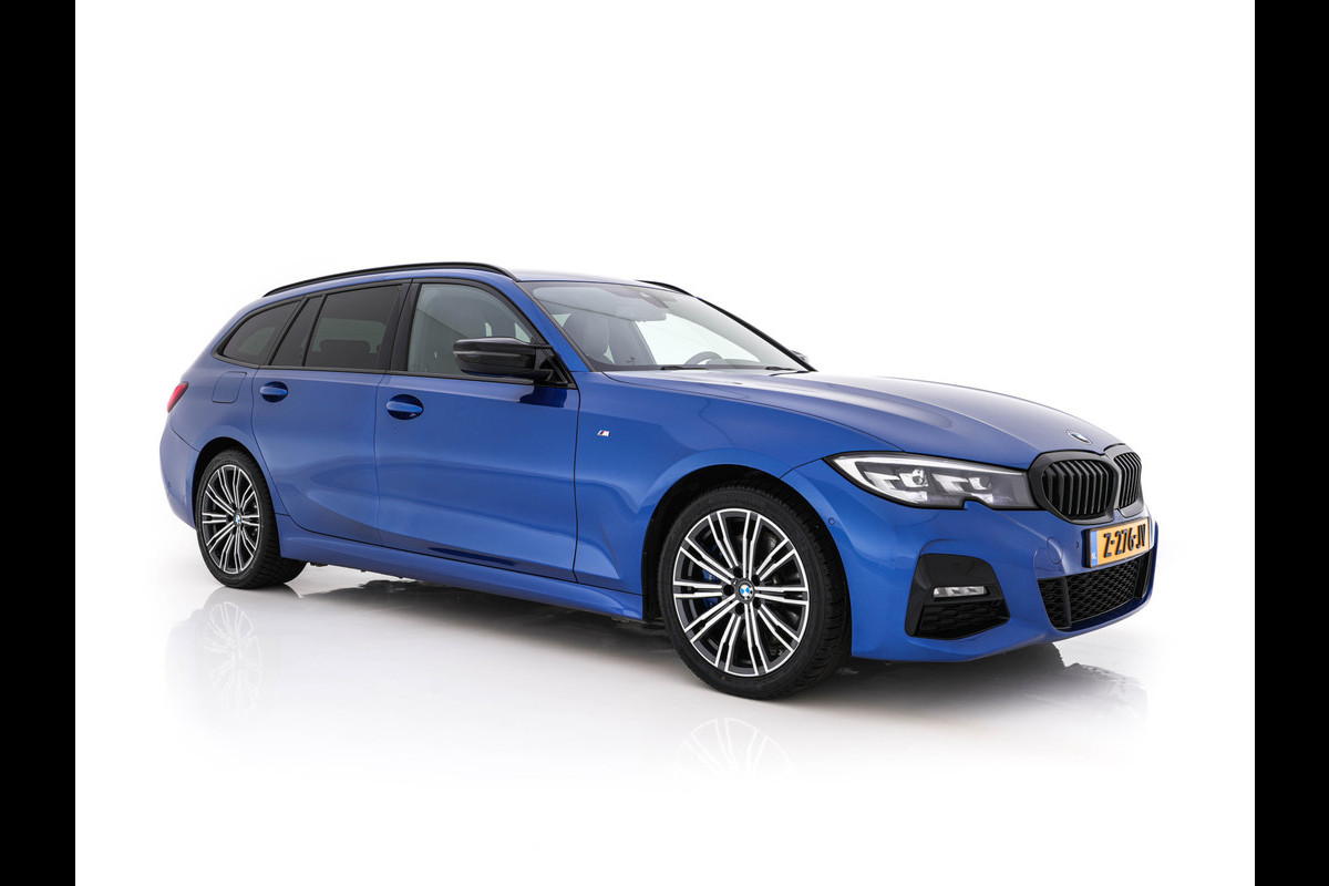 BMW 3 Serie Touring 330e High Executive M-Sportpack (Plug-in) Aut. *LEATHER-MICROFIBRE | FULL-LED | DIGI-COCKPIT | HEATED-SPORTSEATS | CAMERA | CARPLAY | SHIFT-PADDLES | NAVI-FULLMAP | PRIVACY-GLASS | ECC | PDC | CRUISE | TOWBAR | 18''ALU*
