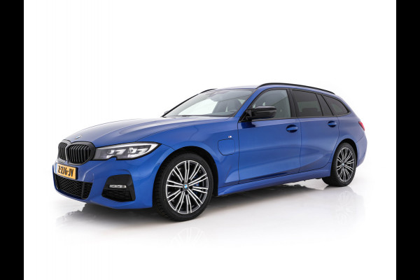 BMW 3 Serie Touring 330e High Executive M-Sportpack (Plug-in) Aut. *LEATHER-MICROFIBRE | FULL-LED | DIGI-COCKPIT | HEATED-SPORTSEATS | CAMERA | CARPLAY | SHIFT-PADDLES | NAVI-FULLMAP | PRIVACY-GLASS | ECC | PDC | CRUISE | TOWBAR | 18''ALU*