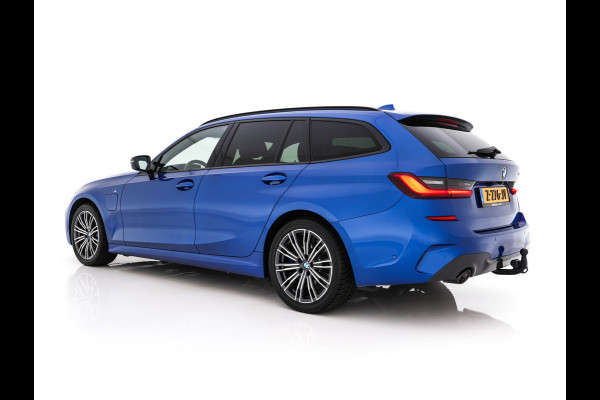 BMW 3 Serie Touring 330e High Executive M-Sportpack (Plug-in) Aut. *LEATHER-MICROFIBRE | FULL-LED | DIGI-COCKPIT | HEATED-SPORTSEATS | CAMERA | CARPLAY | SHIFT-PADDLES | NAVI-FULLMAP | PRIVACY-GLASS | ECC | PDC | CRUISE | TOWBAR | 18''ALU*