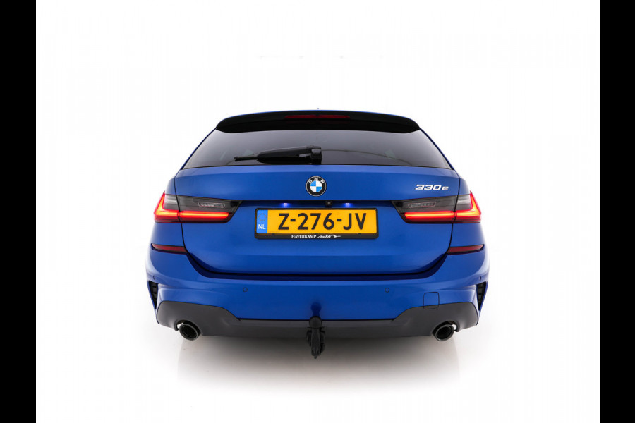 BMW 3 Serie Touring 330e High Executive M-Sportpack (Plug-in) Aut. *LEATHER-MICROFIBRE | FULL-LED | DIGI-COCKPIT | HEATED-SPORTSEATS | CAMERA | CARPLAY | SHIFT-PADDLES | NAVI-FULLMAP | PRIVACY-GLASS | ECC | PDC | CRUISE | TOWBAR | 18''ALU*