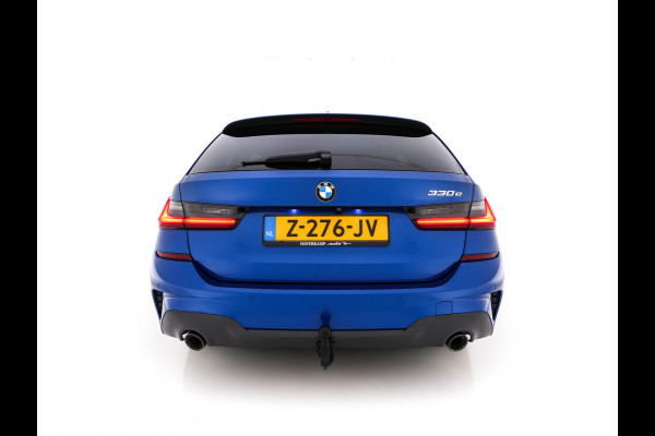 BMW 3 Serie Touring 330e High Executive M-Sportpack (Plug-in) Aut. *LEATHER-MICROFIBRE | FULL-LED | DIGI-COCKPIT | HEATED-SPORTSEATS | CAMERA | CARPLAY | SHIFT-PADDLES | NAVI-FULLMAP | PRIVACY-GLASS | ECC | PDC | CRUISE | TOWBAR | 18''ALU*